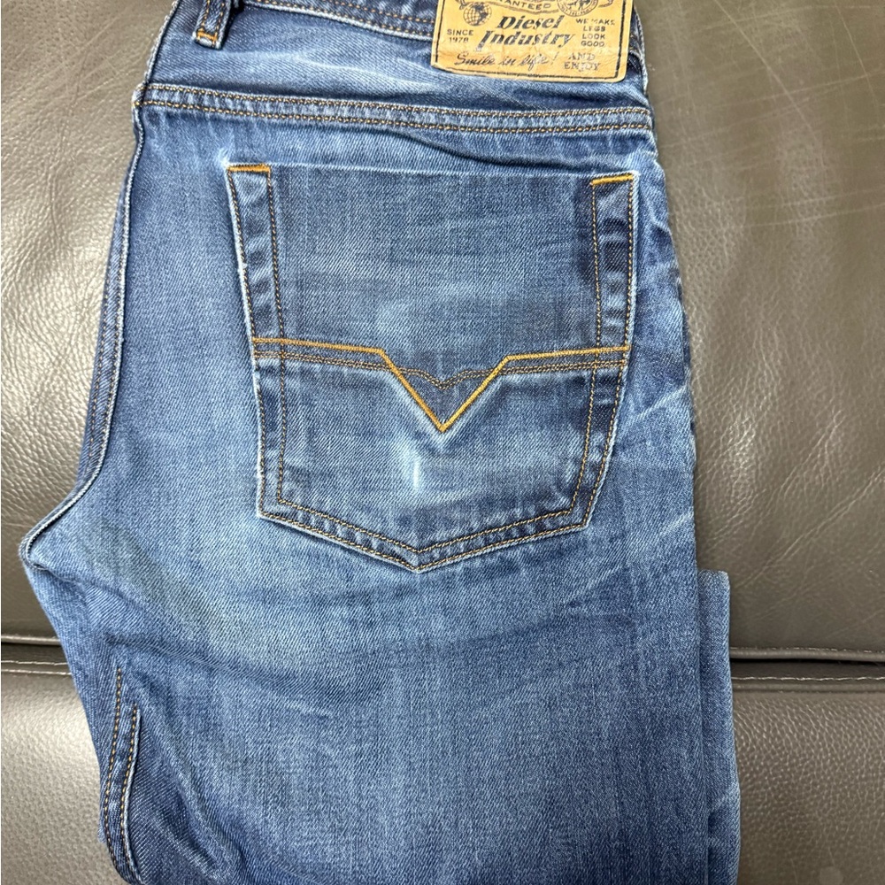 Diesel Zatiny Men's Classic Blue Straight Boot Cut Jeans